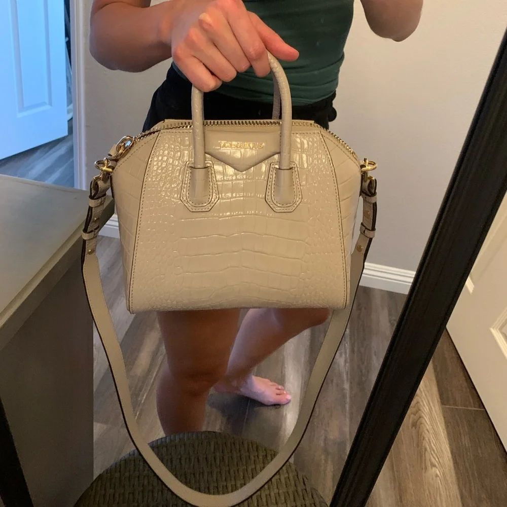 Givenchy Antigona mini bag in Dune - Picture 7 of 9